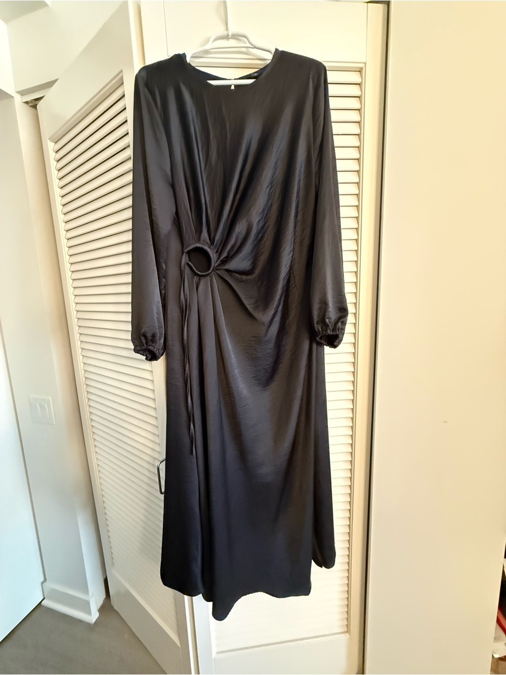 Elegant Black Long-Sleeve Midi Dress - never worn